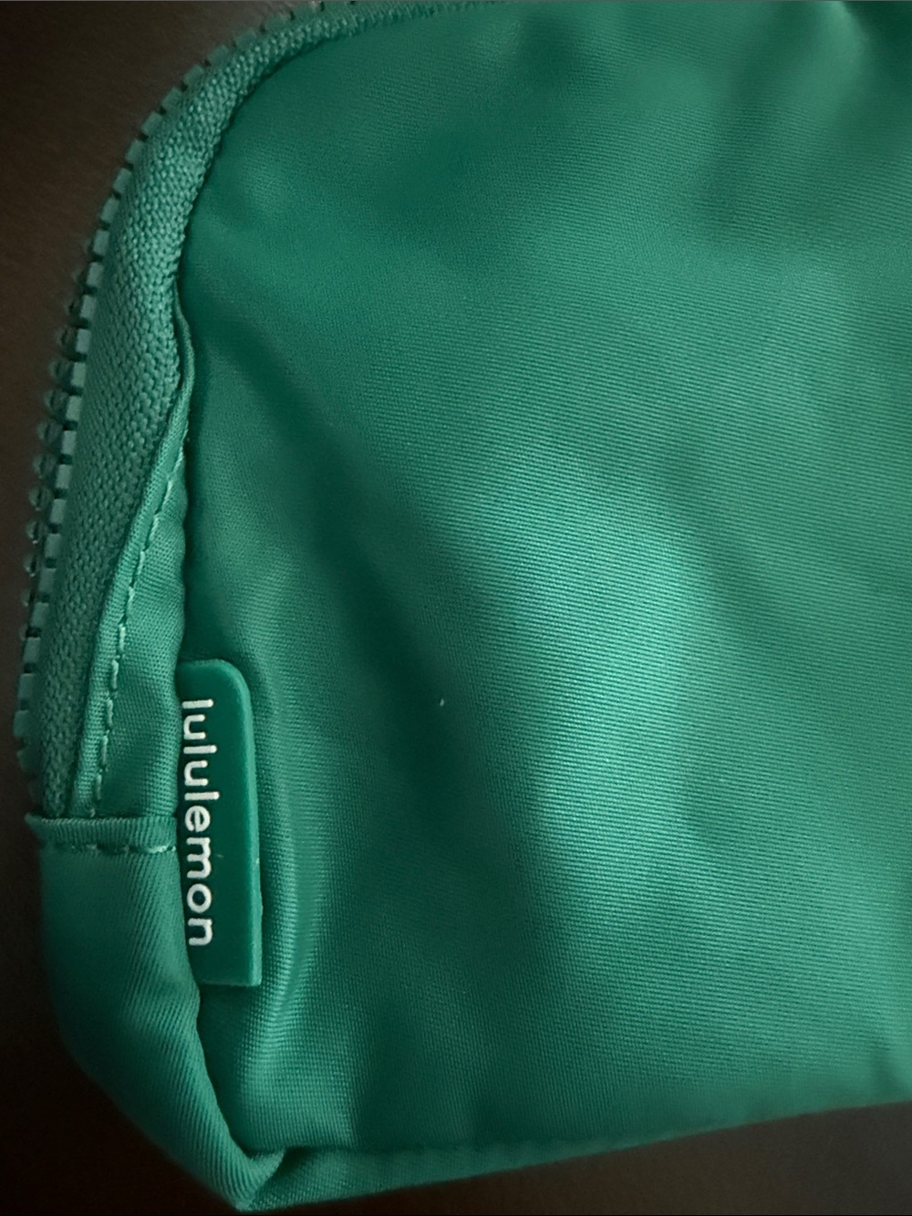 lululemon athletica NWT Everywhere Belt Bag, Teal, 1L - Picture 2 of 9